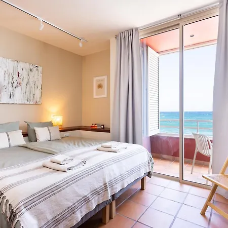 Amazing Beachfront Casa Corina I アパート