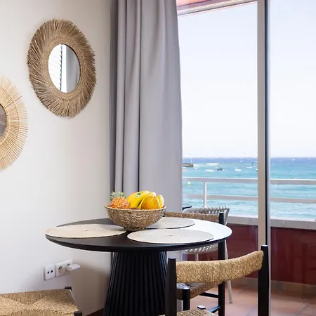 شقة Amazing Beachfront Casa Corina I *